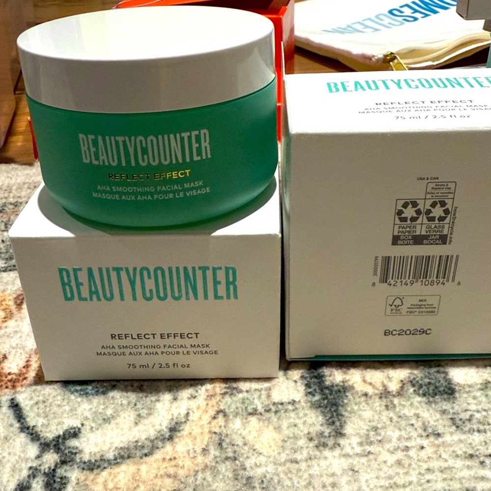 Beautycounter Reflect Effect AHA Mask in Teal and White